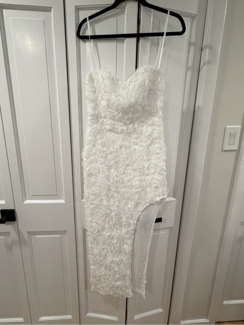 Elegant White Floral Appliqué Asymmetrical strapless Dress
